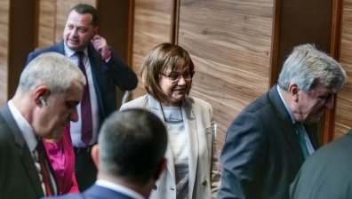 Нинова към Радев: Насрочете избори 2 в 1 на 9 юни, за да спестим 100 млн. лв.