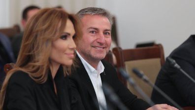 Съпругът на Бакалова имал неприятен разговор с Алексей Петров за 120 000 лв.