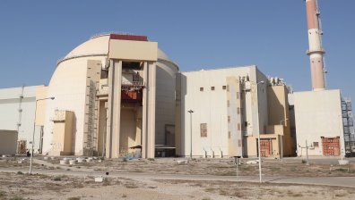 МААЕ предупреди за военни удари в близост до иранската АЕЦ "Бушер"