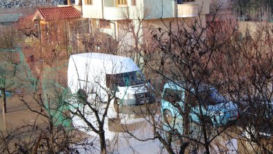 Къщи под вода, откъснати пътища и пометени коли в Югозападна България