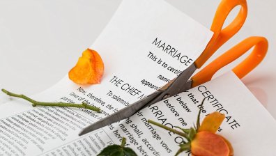 Проучване обяснява защо жените искат по-често развод от мъжете