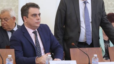КНСБ: Още 1 млрд. лв. в бюджета за заплати или поредица от протести