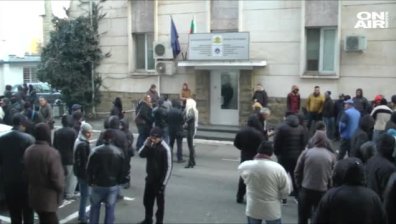 Рибари на протест в Бургас, обвиниха ИАРА в репресии
