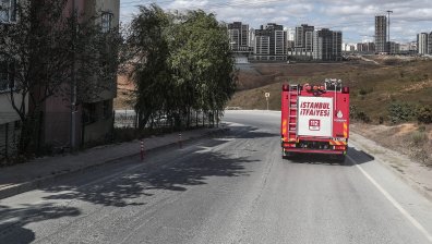 Няколко души са ранени след мощен взрив в склад в Турция