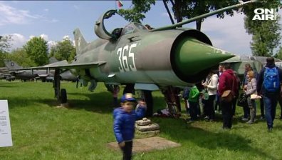 Стотици "пилотираха" МИГ-21 във Военноисторическия музей