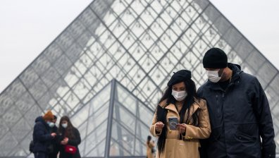 Франция отменя носенето на маски и ваксинационните сертификати