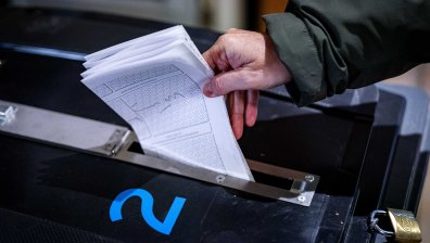 Нидерландия първа в ЕС избира своите евродепутати