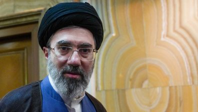 Новият върховен лидер на Иран е останал без крак, но участва в управлението