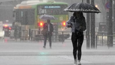 Стотици хиляди бяха евакуирани в Япония заради мощен тайфун, чакат 12-метрови вълни