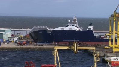Кораб се преобърна до Единбург, най-малко 25 са ранените (+ВИДЕО)