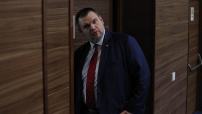 Пеевски: Президентът е нервен, НС е гарант, че няма да поемем курс към Москва