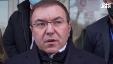 Министър Ангелов след смъртния случай: Спирането на AstraZeneca е превантивна мярка