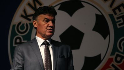Михайлов обсъди с колегите си в УЕФА дали да има Световно на две години
