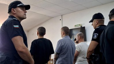 Освободиха двама от тримата обвинени за неонацистката група "Кръв и чест" в Пловдив