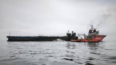 МОСВ започна спешна проверка на морските води заради блокирания танкер Kairos