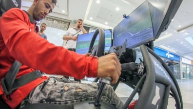 Институтът за пътна безопасност демонстрира учебни симулатори за кандидат-шофьори