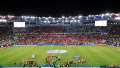 Стари батерии на електромобили ще зареждат футболни стадиони