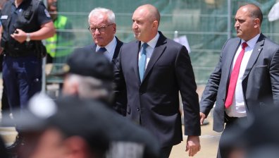 Радев: За "Продължаваме промяната" ГЕРБ беше мафия, а днес делят властта! ДБ проси спасение от олигархията