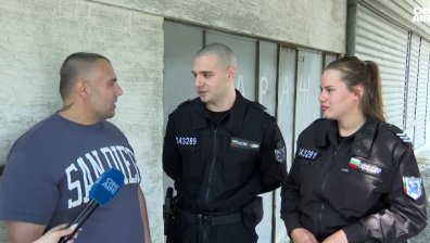 Добрият пример: Полицаи не глобиха шофьор за каране на аварийни, а го ескортираха