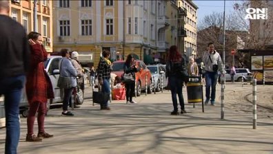 Ученици започнаха пролетното почистване на София