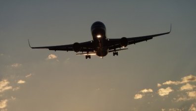 Заради пияни руснаци приземиха аварийно самолет в Гърция