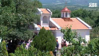 Жители на Смочево градят манастир със собствени средства