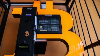 Биткойн се насочва към най-голям тримесечен спад в цената от над 10 г.