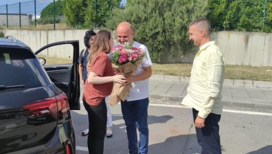 "Добре дошла в родината": Илхан Кючюк посрещна Нургюл Салимова от Баку на границата