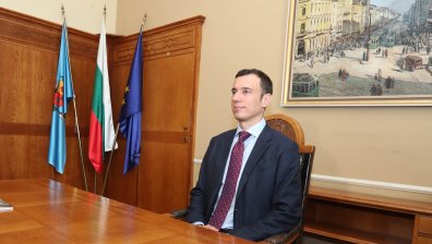 Терзиев дари заплатата си, остави за себе си само 1 лев