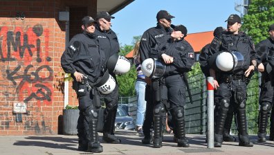 Кола се вряза в хора на спирка в Щутгарт, има тежко ранени
