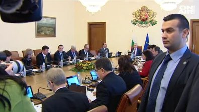 19 депутати нищят избора на изтребителя "Грипен"