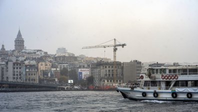 Ураганен вятър в Истанбул взе жертви, има и ранени