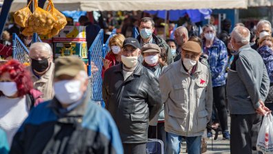 Пандемията намали доверието на гражданите в правителствата и медиите