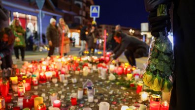 Швейцария скърби за загиналите при новогодишната трагедия (СНИМКИ)