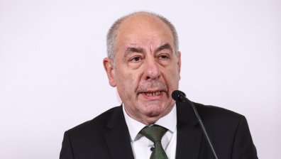 Унгарският парламент гласува отстраняването на президента Шуйок