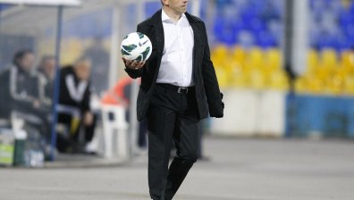 Треньорът на &bdquo;Левски&rdquo; пусна топката след 0:0 с последния