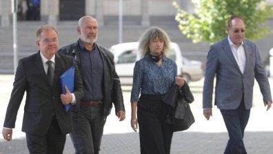 Инициативният комитет на Герджиков-Митева внесе 9999 подписа в ЦИК