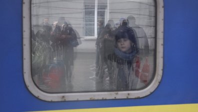 Малко момче през сълзи: Оставихме татко в Киев, ще помага на армията