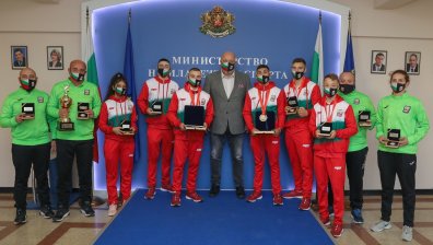 Кралев награди медалистите от Европейското по бокс за младежи и девойки