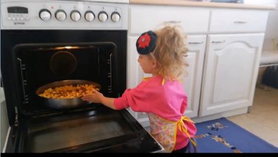 Палатка в хола и готварски канал с 6-годишен готвач по време на пандемия