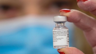 BioNTech предупреди: Може да има забавяне в доставките на ваксината