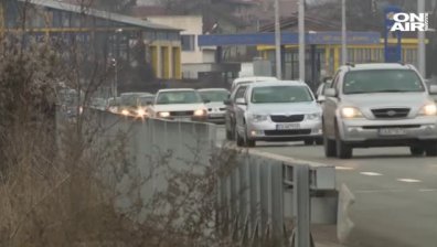 Продължават засилените проверки заради натоварения трафик