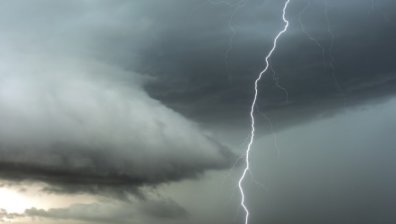 Мълния порази и подпали къща в Дупнишко