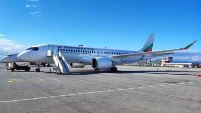 На 8 март пристигна четвъртият нов самолет Airbus А220 LZ-AMS на "България Еър"