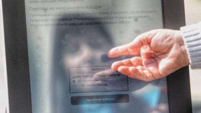 Избори 2021: Гласуването с машина е лесно и за възрастните