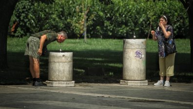 Много горещ край на работната седмица, идват гръмотевични бури