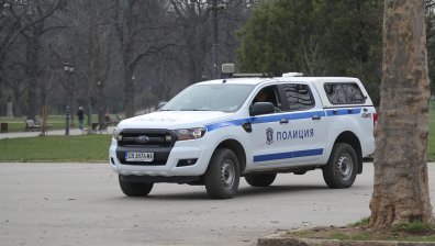 Нападение с бухалки и газов пистолет: Свада заради момиче завърши с ареста на трима