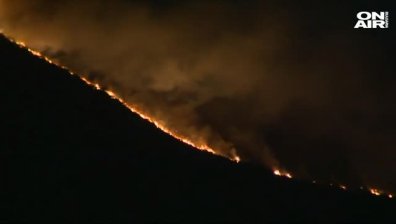 Огромен пожар пламна в покрайнините на Манчестър