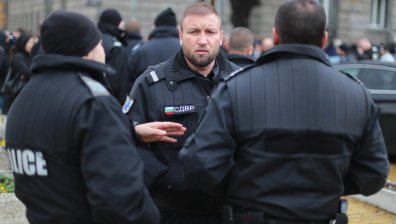 Родители живеят в страх: Полицаи нащрек заради инциденти край училищата