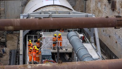 "Къртица" пробива пътя на новата линия на метрото в София (СНИМКИ)